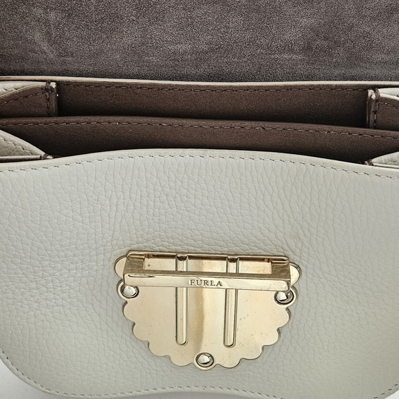 Ferla Metro Crossbody Handbag 👜 - Picture 3 of 10